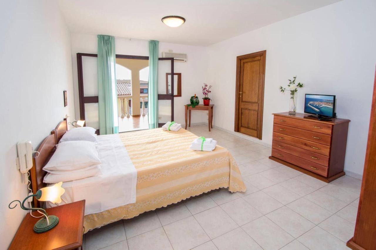 Hotel Smeraldo Canneddi Ngoại thất bức ảnh