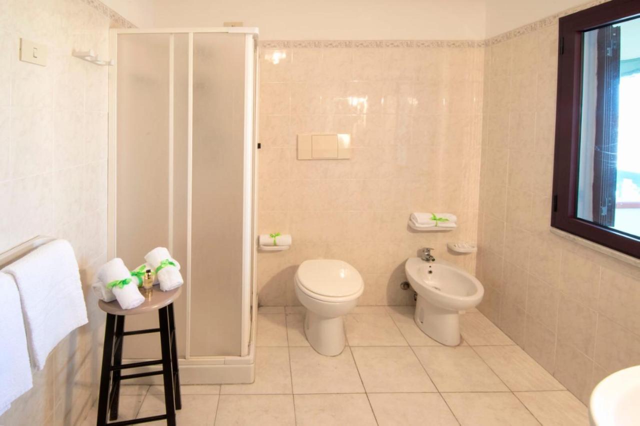 Hotel Smeraldo Canneddi Ngoại thất bức ảnh